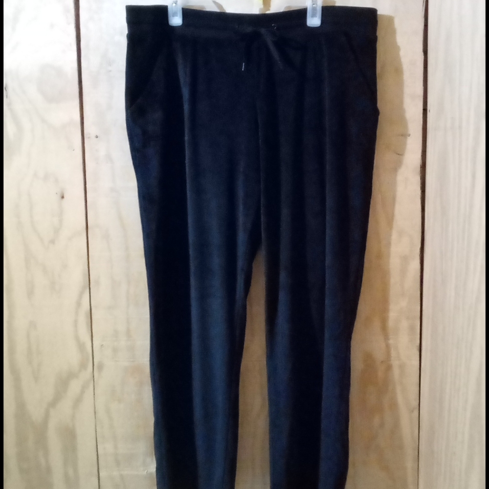 Velour Pants🖤